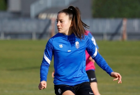 Ena, durante un entrenamiento reciente con el Granada (GCF) Ena, durante un entrenamiento reciente con el Granada (GCF)