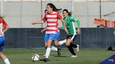 Alicia Redondo, en el partido ante el Cáceres el pasado mes de diciembre (JOSÉ M. BALDOMERO) Alicia Redondo, en el partido ante el Cáceres el pasado mes de diciembre (JOSÉ M. BALDOMERO)