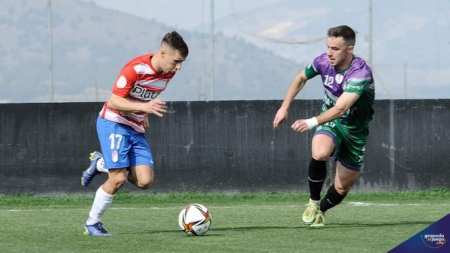 Brian Zaragoza encara a Edu Viaña (JOSÉ M. BALDOMERO)