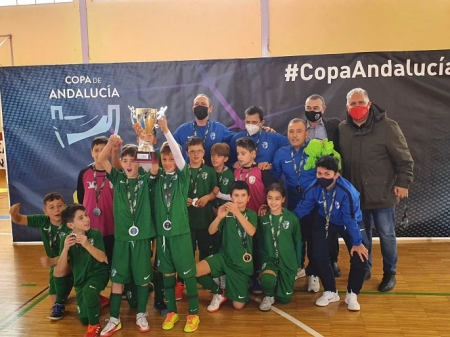 Cádiz posa con el trofeo (AYTO. GUADIX) Cádiz posa con el trofeo (AYTO. GUADIX)