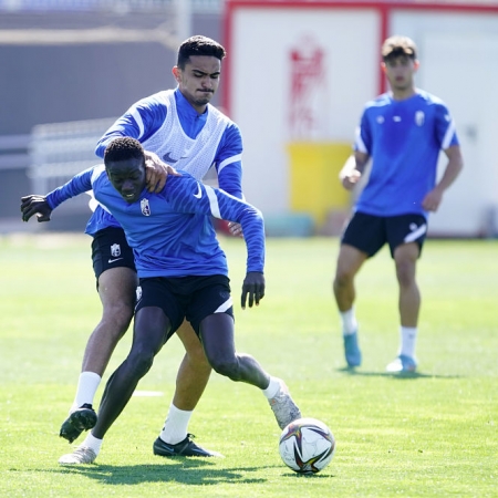 El Recreativo ha preparado el partido a máxima intensidad (CANTERA NAZARÍ) El Recreativo ha preparado el partido a máxima intensidad (CANTERA NAZARÍ)