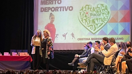 Cristina Moreno, al recibir el Premio al Mérito Deportivo de Alfacar Cristina Moreno, al recibir el Premio al Mérito Deportivo de Alfacar