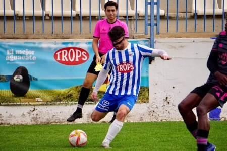 El enmascarado Jordi en el encuentro ante el Marbella (CF MOTRIL) El enmascarado Jordi en el encuentro ante el Marbella (CF MOTRIL)