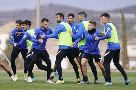 Imagen de un entrenamiento de esta semana del Granada (PEPE VILLOSLADA / GCF)