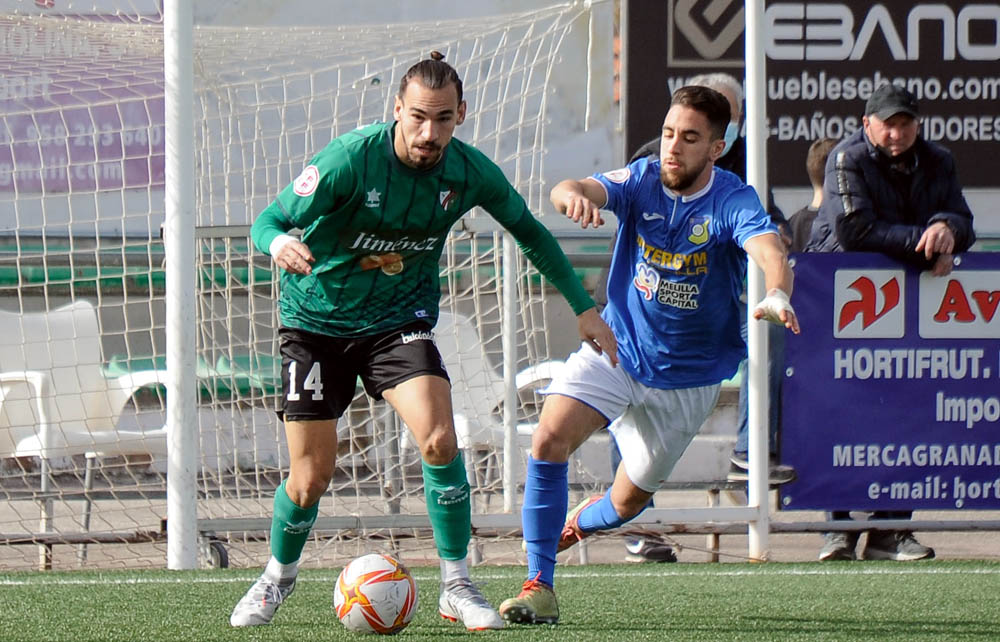 El CD Huétor Vega juega este domingo en casa ante la UD San Pedro (JOSÉ M. BALDOMERO)
