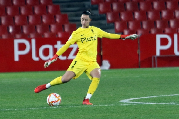 María Pi, durante el partido del Granada Femenino en el `Nuevo Los Cármenes` ante el Betis (JOSÉ VELASCO / GRJ) María Pi, durante el partido del Granada Femenino en el `Nuevo Los Cármenes` ante el Betis (JOSÉ VELASCO / GRJ)