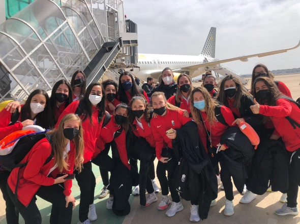 La expedición del Granada Femenino, antes de emprender su vuelo hasta Tenerife (GCF) La expedición del Granada Femenino, antes de emprender su vuelo hasta Tenerife (GCF)