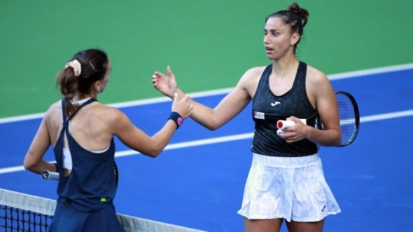 Parrizas y Sorribes se saludan tras el partido (@WTA) Parrizas y Sorribes se saludan tras el partido (@WTA)
