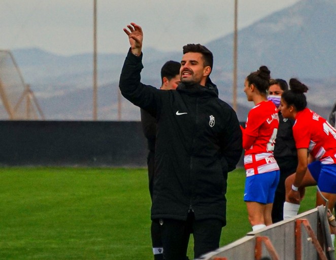 Roger Lamesa, en un partido con el Granada Femenino (GCF)