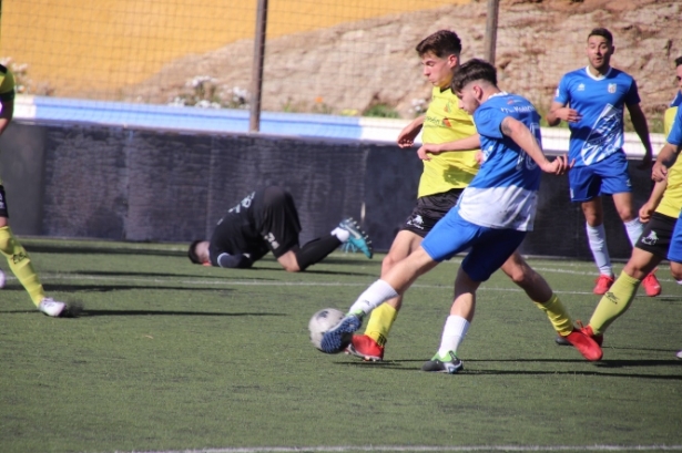 El Atlético Monachil continúa con su calvario (MANU LÓPEZ) 