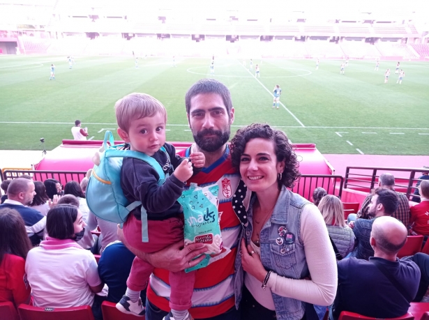 Rodrigo, Miguel e Isa, en el `Nuevo Los Cármenes`