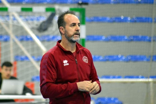 El entrenador del Nevadis Albolote, Esteban Férriz (J. PALMA) 