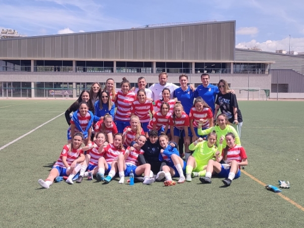 El Granada Femenino B celebra la permanencia (JAVI ARROYO / GRANADA CF) El Granada Femenino B celebra la permanencia (JAVI ARROYO / GRANADA CF)