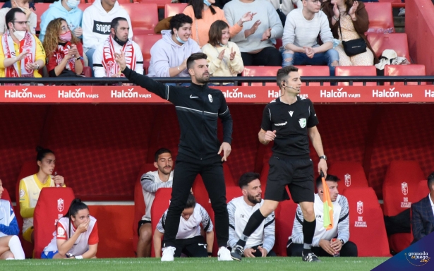 Roger Lamesa, entrenador del Granada Femenino (JOSÉ M. BALDOMERO) Roger Lamesa, entrenador del Granada Femenino (JOSÉ M. BALDOMERO)