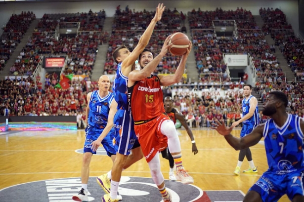 Lluis Costa ha conseguido su cuarto ascenso a la ACB (JOSÉ VELASCO) Lluis Costa ha conseguido su cuarto ascenso a la ACB (JOSÉ VELASCO)