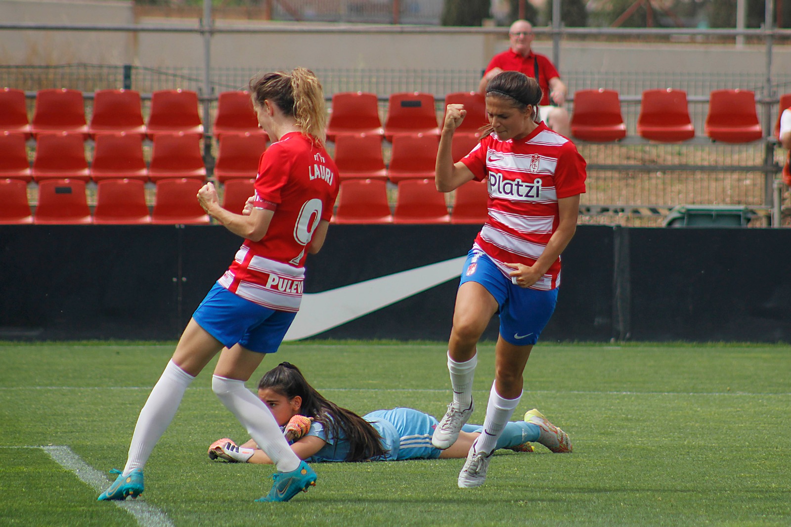 Laura Pérez celebra su segundo tanto frente al Madrid B (GCF)