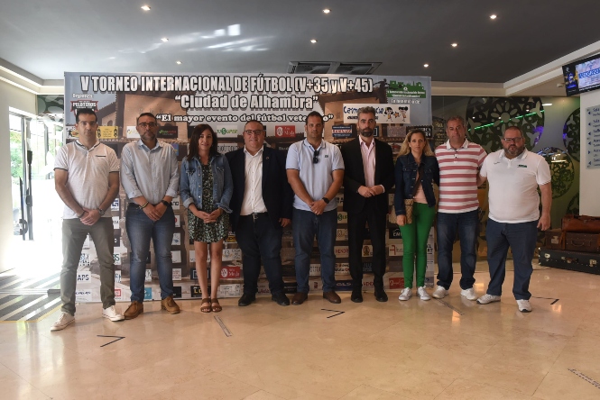 Presentación del V Torneo Internacional de Fútbol para veteranos “Ciudad de la Alhambra” (ROSALIA PORCEL)