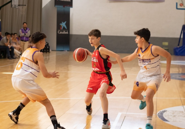 (FUNDACIÓN CB GRANADA) (FUNDACIÓN CB GRANADA)
