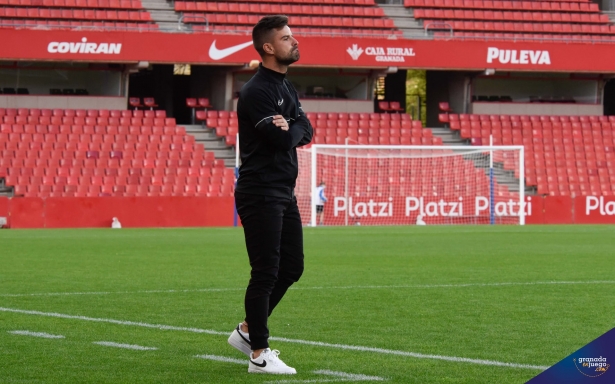 Roger Lamesa, en `Los Cármenes` durante el partido ante el Alhama (JOSÉ M. BALDOMERO)