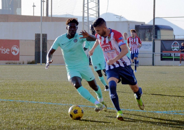 Una jugada del encuentro entre Arenas y Málaga City (LÁZARO) Una jugada del encuentro entre Arenas y Málaga City (LÁZARO)