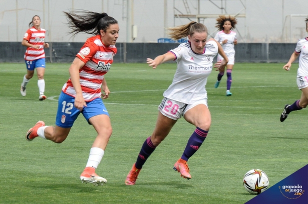 Alba Pérez, en un lance durante el último encuentro en la Ciudad Deportiva frente al Madrid B (JOSÉ M. BALDOMERO) Alba Pérez, en un lance durante el último encuentro en la Ciudad Deportiva frente al Madrid B (JOSÉ M. BALDOMERO)