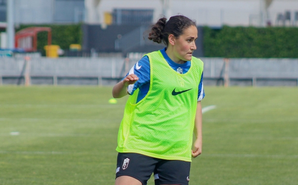 Elo, durante un entrenamiento esta temporada con el Granada Femenino (GCF) Elo, durante un entrenamiento esta temporada con el Granada Femenino (GCF)