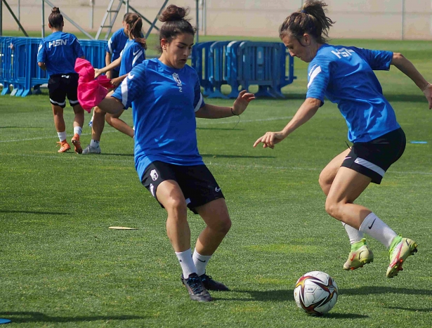 Marta Guereñu, en un entrenamiento con el Granada en la Ciudad Deportiva (GCF) Marta Guereñu, en un entrenamiento con el Granada en la Ciudad Deportiva (GCF)