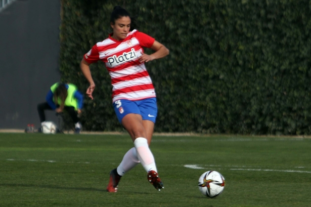 Marta Carrasco volvió a ser un seguro atrás para el Granada (JOSÉ VELASCO / GRJ) Marta Carrasco volvió a ser un seguro atrás para el Granada (JOSÉ VELASCO / GRJ)