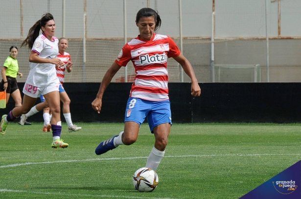 Pamela González volvió a ser una pieza indiscutible en el centro del campo del Granada Femenino (JOSÉ M. BALDOMERO) Pamela González volvió a ser una pieza indiscutible en el centro del campo del Granada Femenino (JOSÉ M. BALDOMERO)