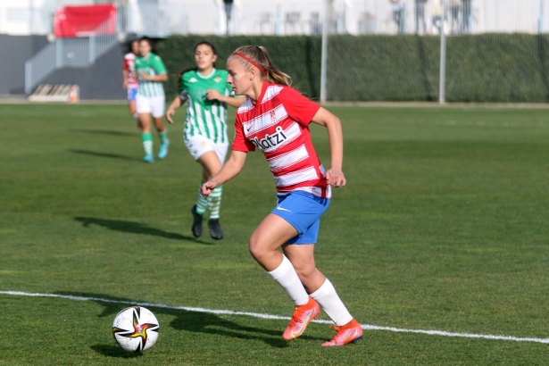 Raquel fue una de las mejores jugadoras del Granada Femenino en la temporada 2021/22 (JOSÉ VELASCO / GRJ) Raquel fue una de las mejores jugadoras del Granada Femenino en la temporada 2021/22 (JOSÉ VELASCO / GRJ)