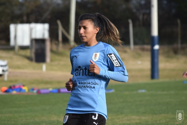 Pamela González, en un entrenamiento reciente con la Selección de Uruguay (AUF) Pamela González, en un entrenamiento reciente con la Selección de Uruguay (AUF)