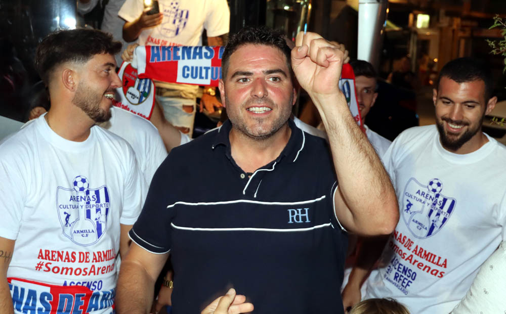 Fermín Criado, presidente del Arenas CyD, en la celebración del ascenso (JOSÉ ANDRÉS FERNÁNDEZ)