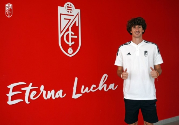 Carlos Pérez es nuevo jugador del Recreativo de Granada (GRANADA CF) Carlos Pérez es nuevo jugador del Recreativo de Granada (GRANADA CF)