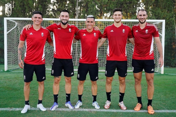Jonathan Silva, Cabaco, Callejón, Miguel Rubio e Ignasi Miquel, en los campos de entrenamiento del `Montecastillo Golf` (PEPE VILLOSLADA / GCF) Jonathan Silva, Cabaco, Callejón, Miguel Rubio e Ignasi Miquel, en los campos de entrenamiento del `Montecastillo Golf` (PEPE VILLOSLADA / GCF)