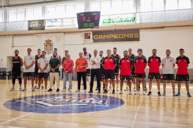 Visita de José Antonio Huertas al entrenamiento del Covirán Granada (FERMÍN RODRÍGUEZ / FUNDACION-CBG) 