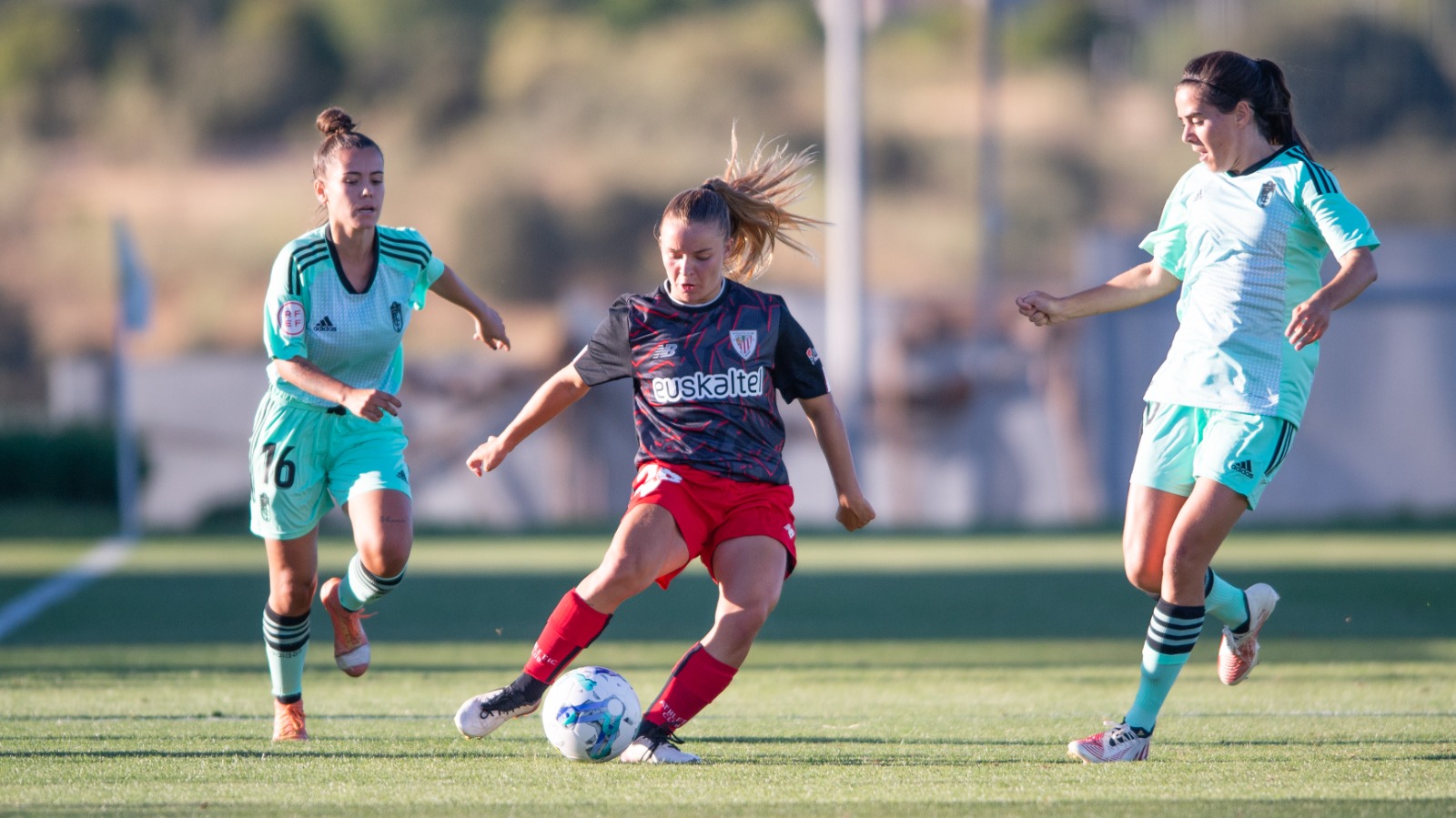 Imagen del amistoso entre el Athletic y el Granada (ATHELTIC CLUB FEMENINO)
