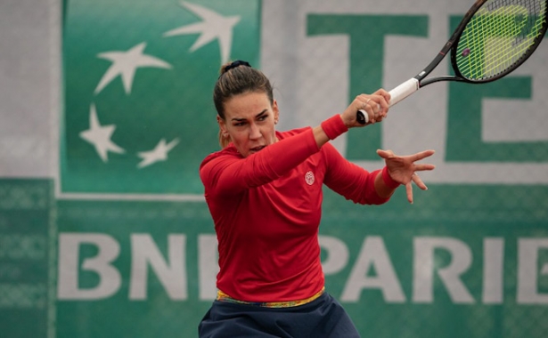 Nuria Párrizas realiza un golpeo (RFET) Nuria Párrizas realiza un golpeo (RFET)
