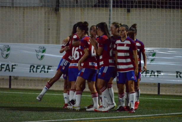 Las jugadoras del Granada celebran uno de los goles frente al Córdoba (RFAF)