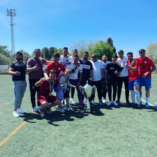 El Cúllar Vega CF busca defender el título conseguido la pasada temporada (CÚLLAR VEGA CF) 