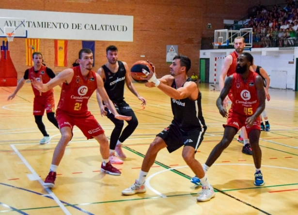 Pere Tomás juega en ataque (FUNDACIÓN CB GRANADA) 
