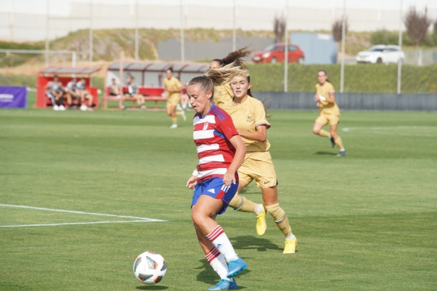 Naima García, en un lance del partido ante el Barcelona B (JOSÉ VELASCO / GRJ)