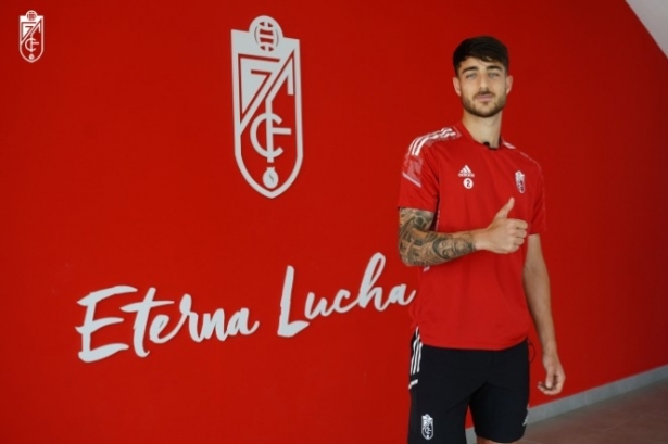 Raúl Castro ha renovado con el Granada CF (GRANADA CF) Raúl Castro ha renovado con el Granada CF (GRANADA CF)