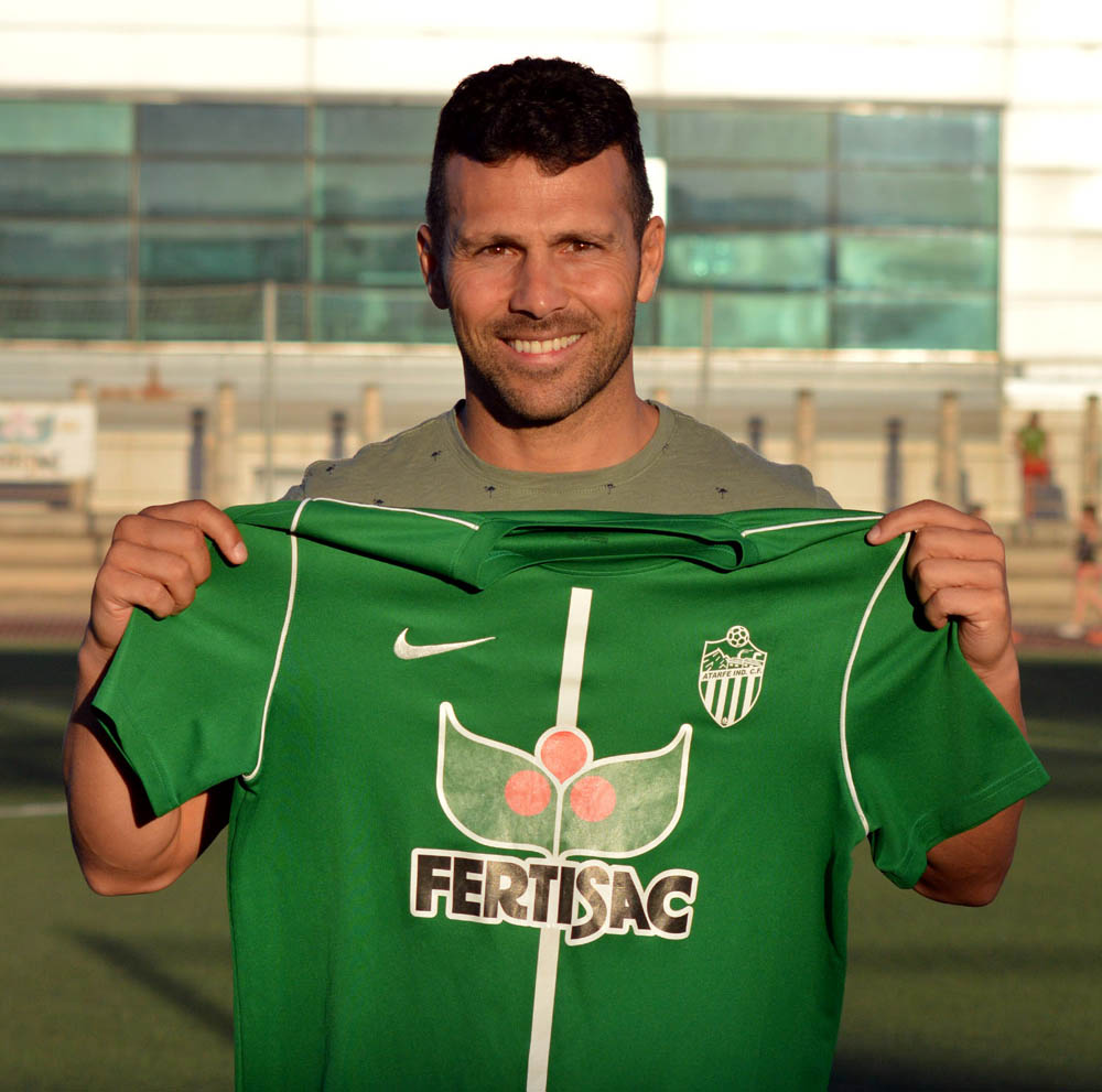 Javier Vilaseca con la camiseta del Atarfe Industrial (GRJ)
