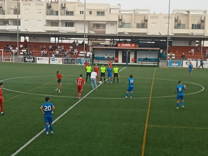 El CD Almuñécar City perdió ante el Rincón (MANUEL ARIZA)