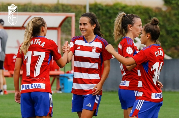 Las jugadoras del Granada celebran uno de los goles de Naima García ante el Espanyol (ALEJANDRO PALOMO / GCF) Las jugadoras del Granada celebran uno de los goles de Naima García ante el Espanyol (ALEJANDRO PALOMO / GCF)