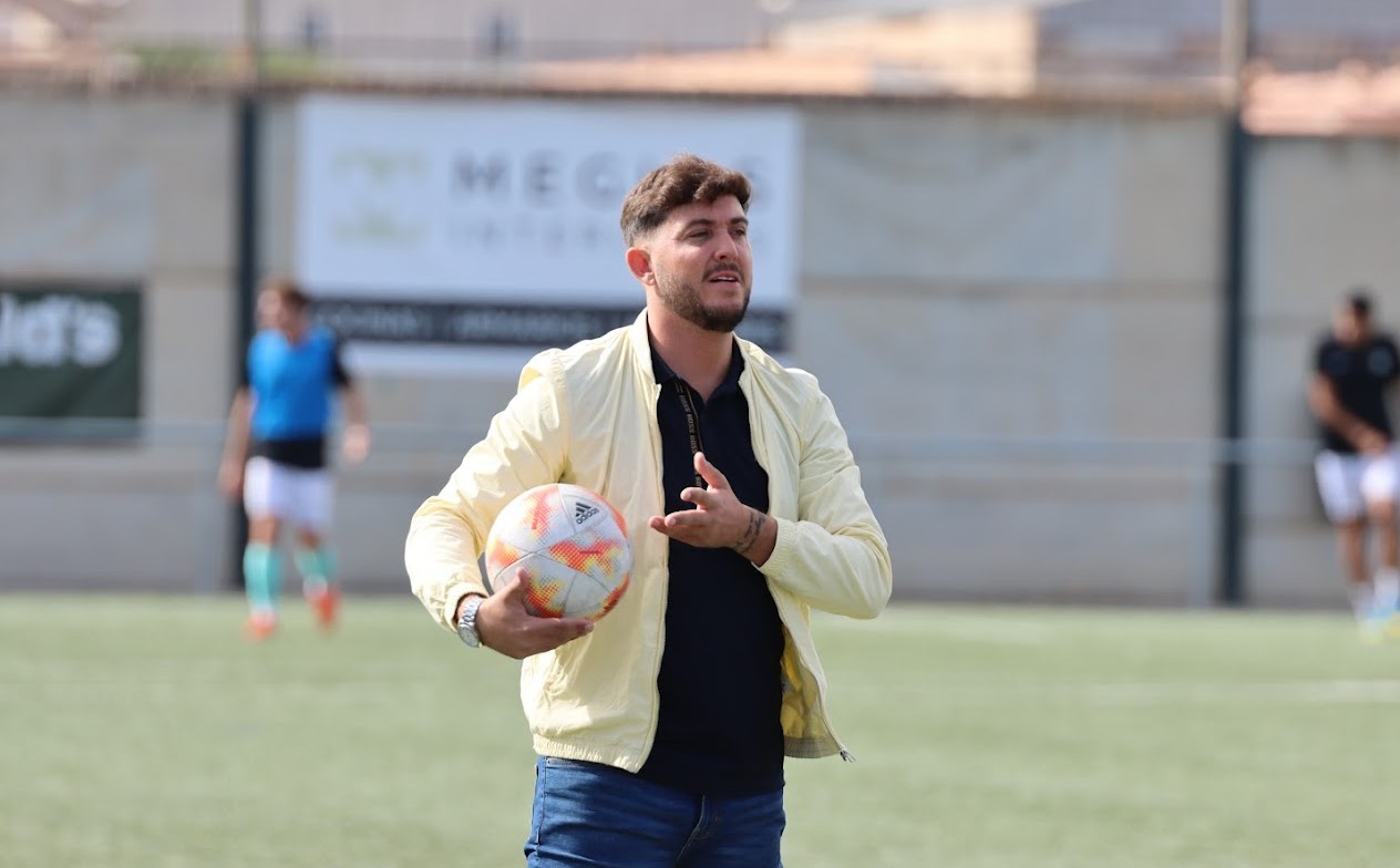 Julio Catalá, entrenador del Arenas de Armilla (JOSÉ ANDRÉS FERNÁNDEZ / ARENAS DE ARMILLA)