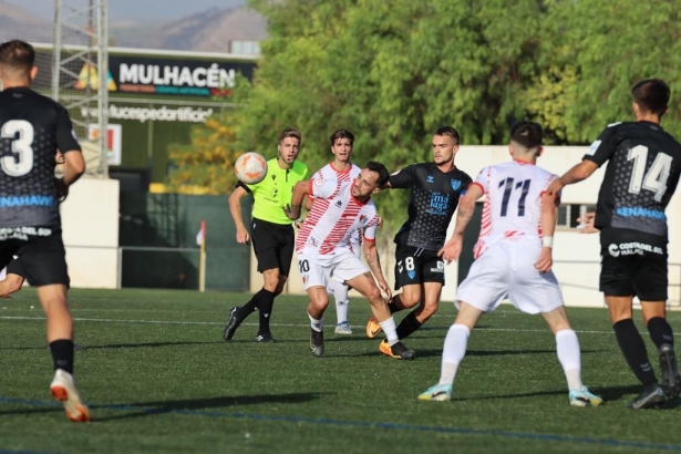 Lance del partido entre el Arenas y el Atlético Malagueño (JOSÉ ANDRÉS FERNÁNDEZ / ARENAS DE ARMILLA)
