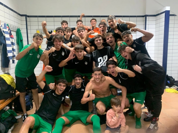 El Atarfe Industrial celebra la victoria en el derbi (ATARFE INDUSTRIAL) El Atarfe Industrial celebra la victoria en el derbi (ATARFE INDUSTRIAL)