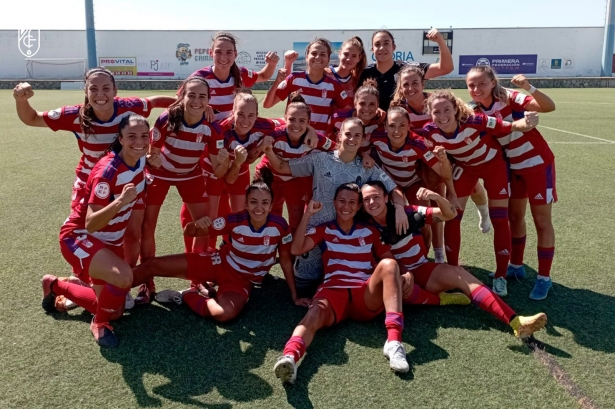 Las jugadoras del Granada festejan el triunfo sobre el Juan Grande en el feudo canario (GCF)