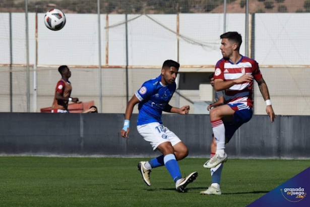 El filial perdió en el tramo final ante el Xerez (JOSÉ M. BALDOMERO)